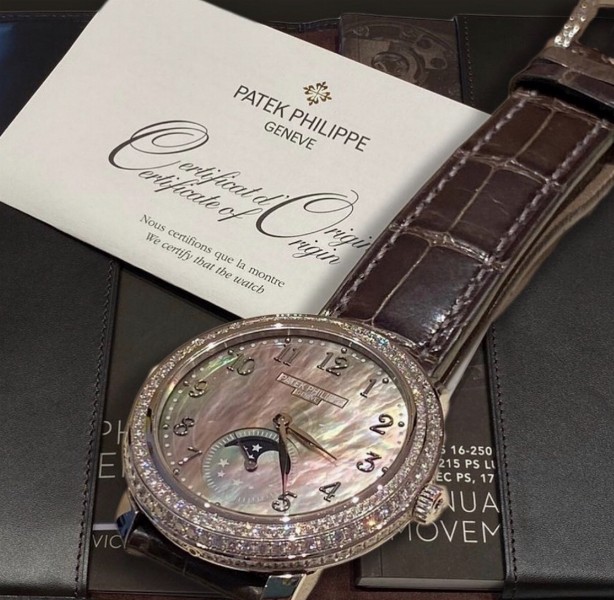 PATEK PHILIPPE REF 4968G-001 / LADY WATCH